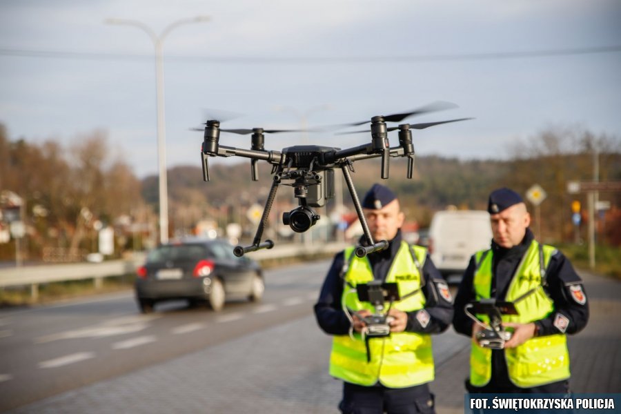 Dron policyjny namierzy sprawcę wykroczenia na drodze