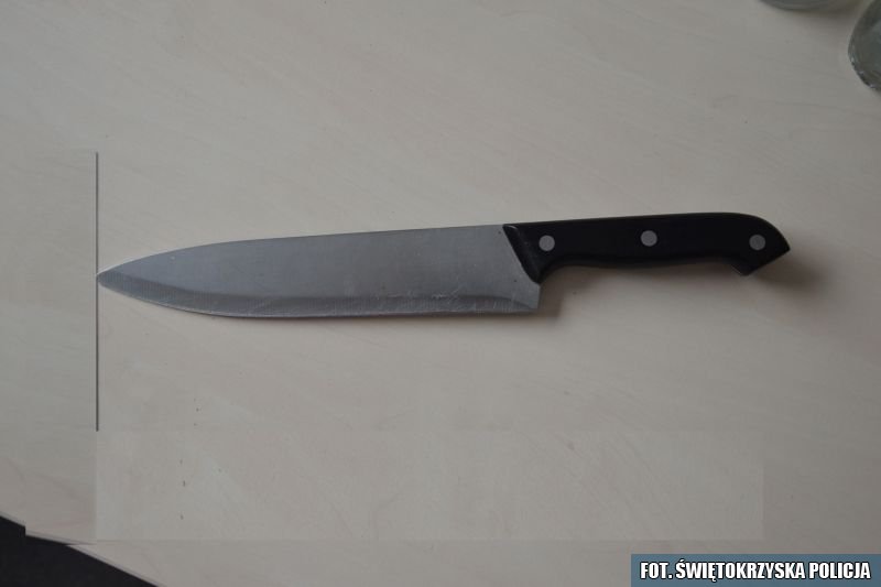 14-latek napadał na sklepy z nożem kuchennym...
