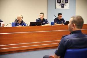 dzielnicowi oraz policjanci z komisji plebiscytu przyjazny dzielnicowy 2019